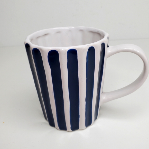 Starbucks 2008 mug 12 oz white navy stripe